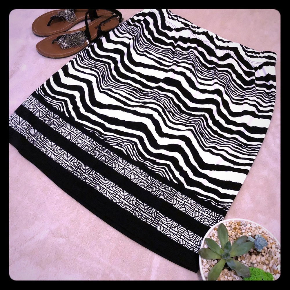 [Chico’s] Black and White skirt
